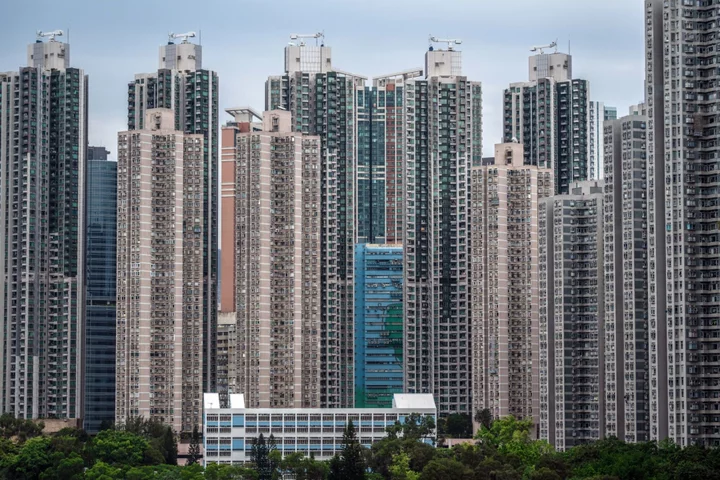 Li Ka-Shing’s Discounted Apartments Draw Interest During Glut