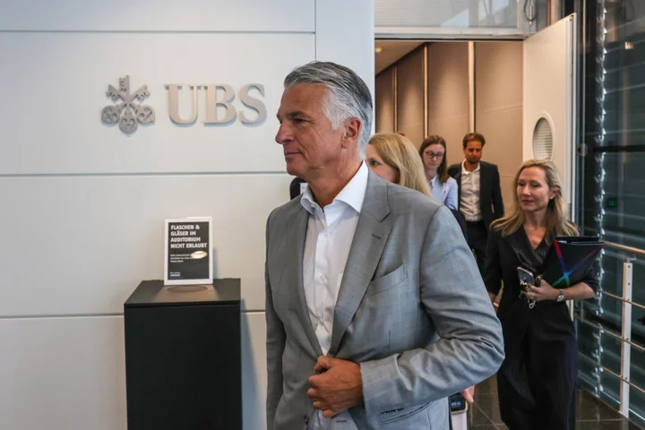 UBS’s Ermotti Says Bank Size Presents No Danger for Switzerland