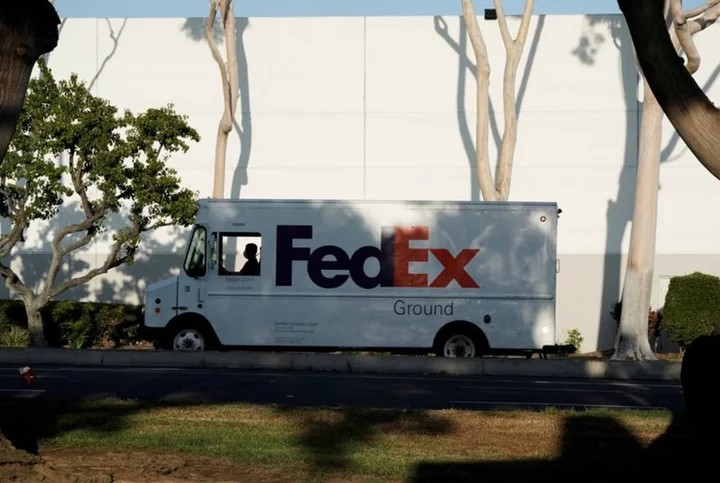 FedEx profit falls on lower e-commerce demand