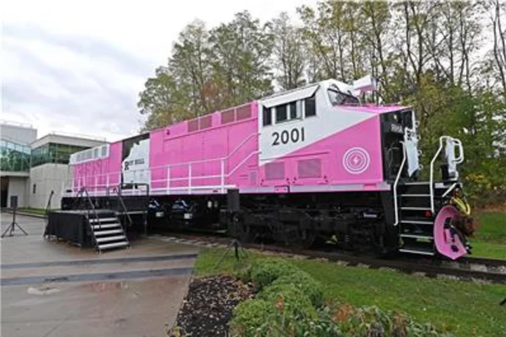 Wabtec and Roy Hill Unveil the First FLXdrive Battery Locomotive
