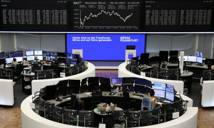 European shares rise as US data soothes economic slowdown fears