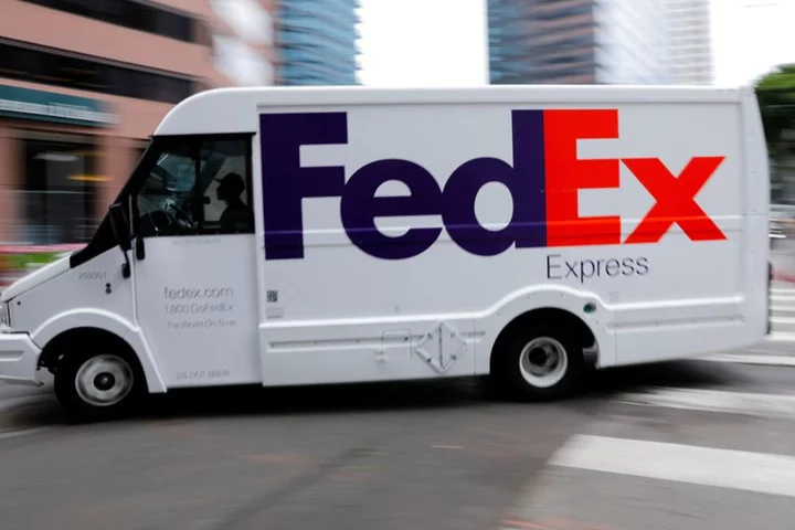 FedEx quarterly profit likely boosted by rivals' pain