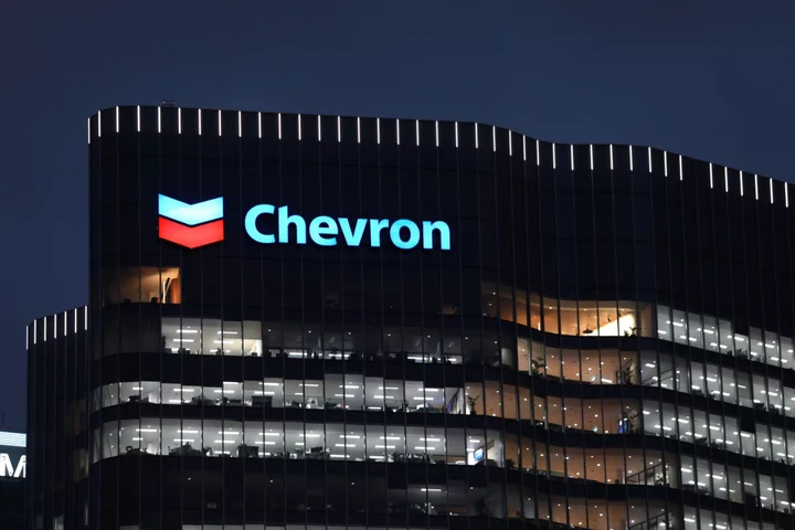 Australian Unions Extend 24-Hour Stoppages at Chevron LNG Plants