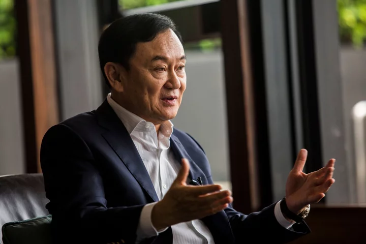 Thailand’s Thaksin Delays Plan to Return From 15-Year Exile