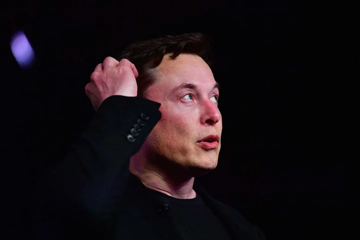 Musk’s Brain Implant Firm Says US Approves Human Clinical Tests