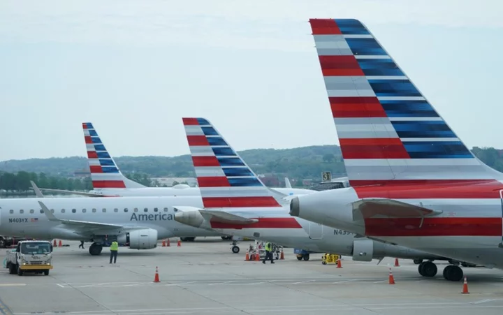 US fines American Airlines for keeping passengers on tarmac