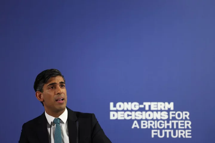 Sunak Vows Tax Cuts Ahead After Meeting UK Inflation Pledge