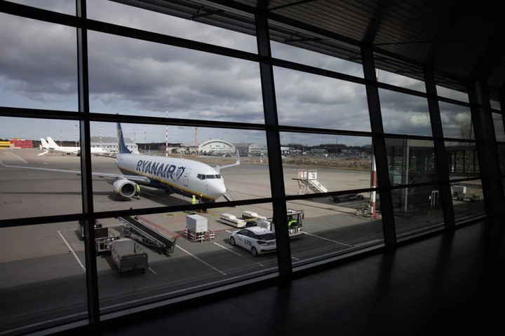 Ryanair Finds Suspect Engine Components as Fake-Part Case Brews