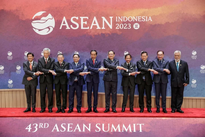 Asean Latest: Chinese Premier Makes Debut as Tensions Mount