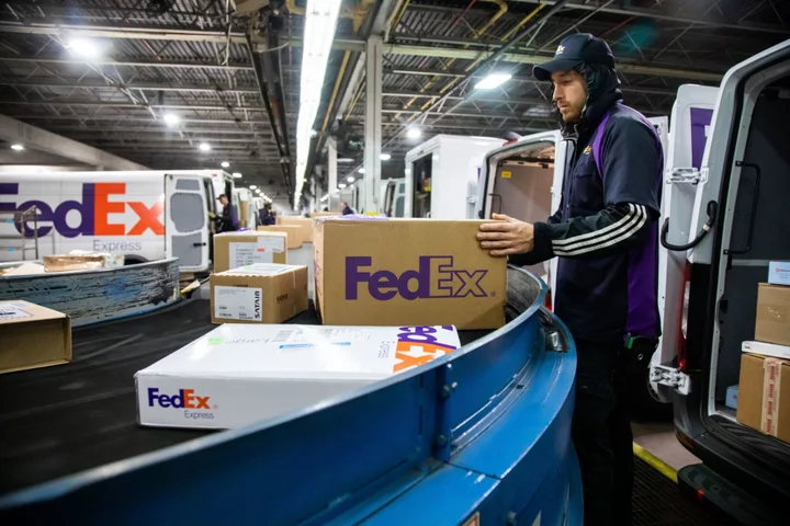 FedEx’s Forecast Falls Short of Estimates Amid Weak Demand
