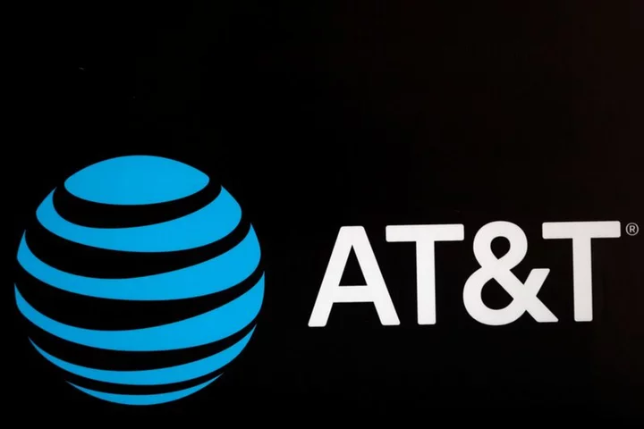 AT&T lifts annual free cash flow target, tops subscriber additions estimates
