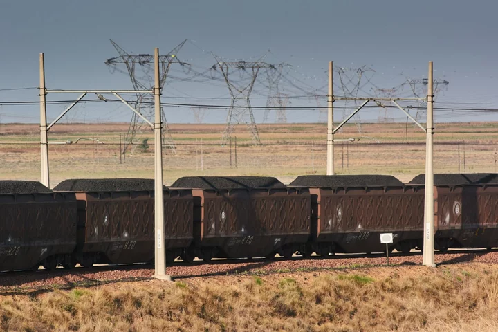 Thungela’s Profit Drops on Cheaper Coal, South African Rail
