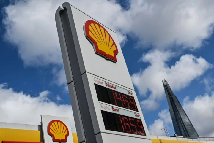 Church of England joins shareholder revolt on Shell climate goals