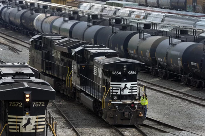 Norfolk Southern says a software defect -- not a hacker -- forced it to park its trains this week