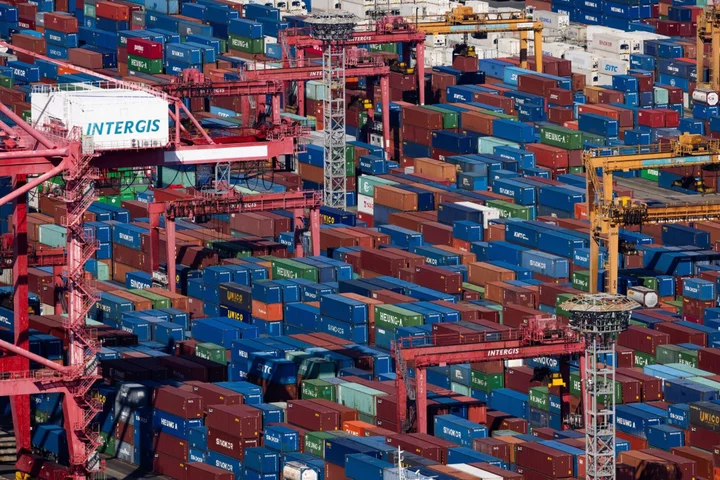 Korea Export Slide Eases, Hinting at Global Demand Recovery