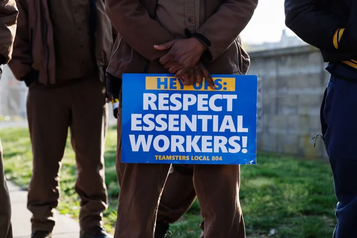 UPS Union Workers Seek ‘Big Raises’ in Thorny Pay Negotiations