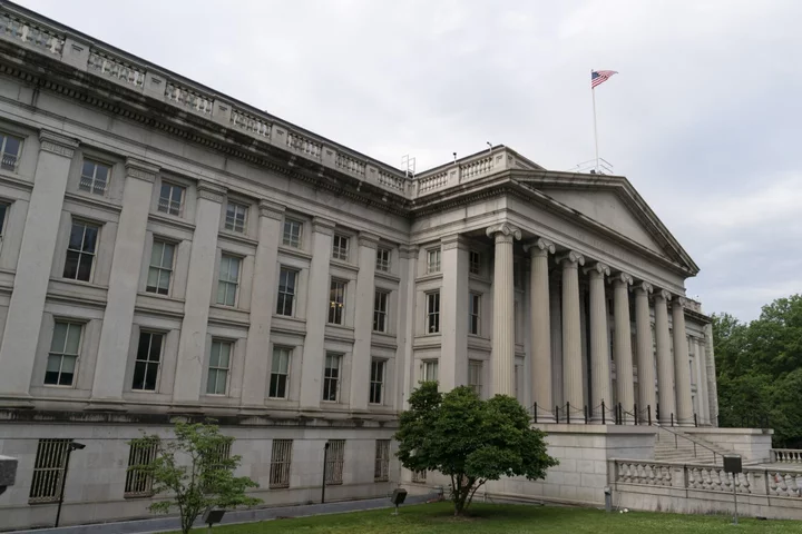 US Treasury Boosts Quarterly Borrowing Estimate to $1 Trillion