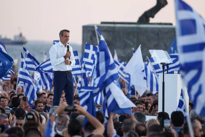 Mitsotakis Wins Parliamentary Vote to Clear Way for Economy Plan