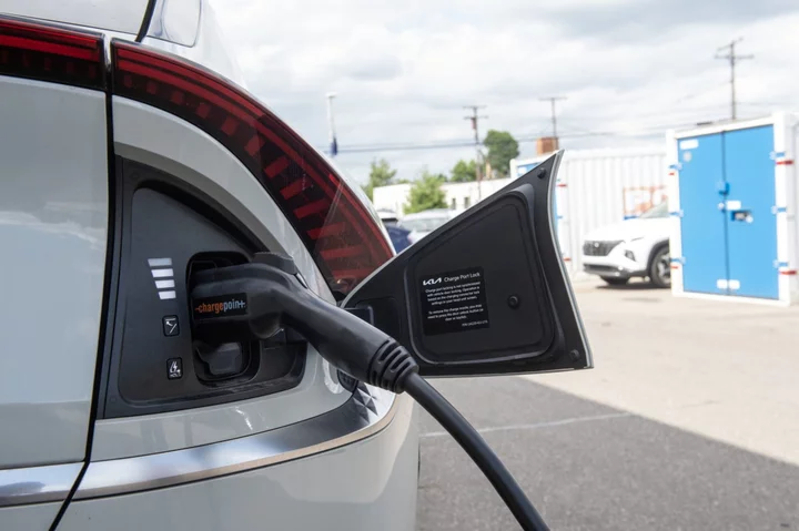 Car Dealers Press Biden to Ease US Electric Vehicle Mandates