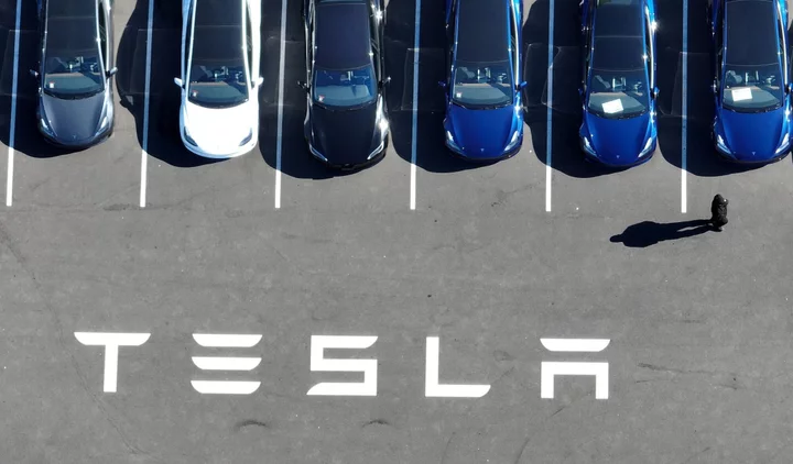 Tesla Rides Tech Rally to 7-Month High as Good News Piles Up