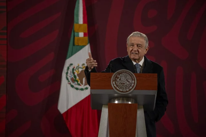 AMLO Seizes Rail Line From Billionaire Poised to Buy Banamex