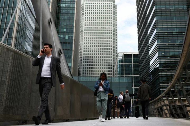 UK top bosses earn 118 times pay of workers: study