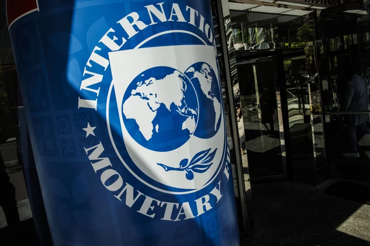 Bangladesh Wins Initial IMF Deal for $681 Million Payout