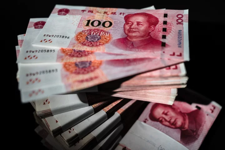 China Shadow Banking Giant Alarms Investors With Missed Payments