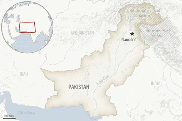 Militants attack Pakistan oil plant near Afghan border, kill 6 troops and guards, police say