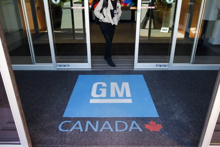 GM Faces Labor Woes in Canada as Union Seeks Deal Like Ford’s