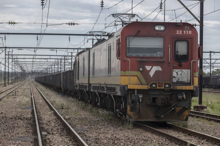 Failing Rail, Ports Are New South African Growth Risk, SARB Says