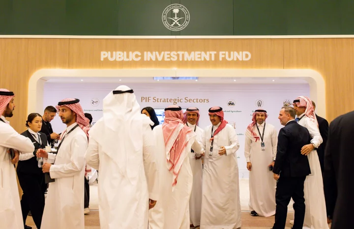 Saudi Arabia’s PIF Taps Advisers for Its Debt Exposure to Signa