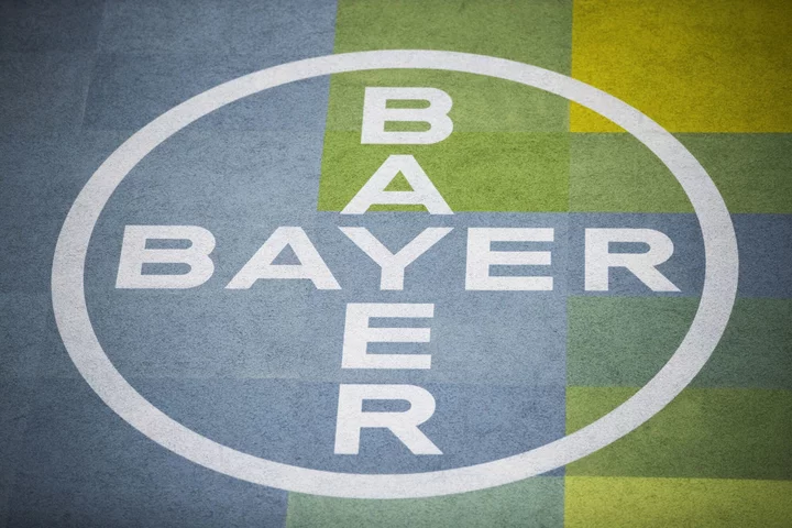 Bayer Lowers Revenue Forecasts for Crops and Drugs Units