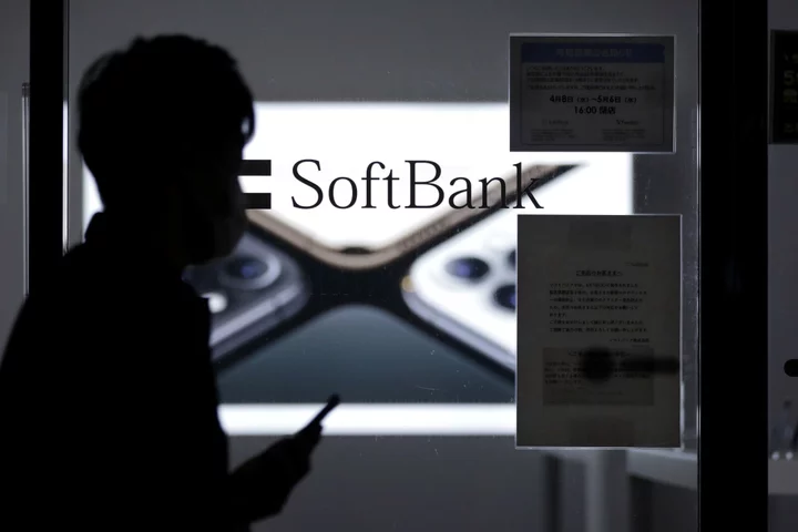 Saudi Wealth Fund Takes $15.6 Billion Hit From SoftBank and Tech