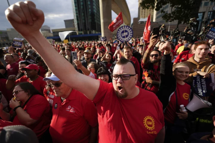Auto workers' union calls talks with Ford productive as strike continues