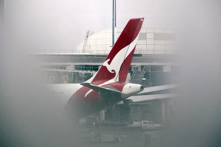 Qantas’ Troubles Mount With Looming Shakeup of Airport Slots