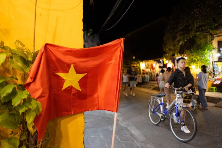 Vietnam Sees 6.5% Economic Growth Target in 2023 as Challenging