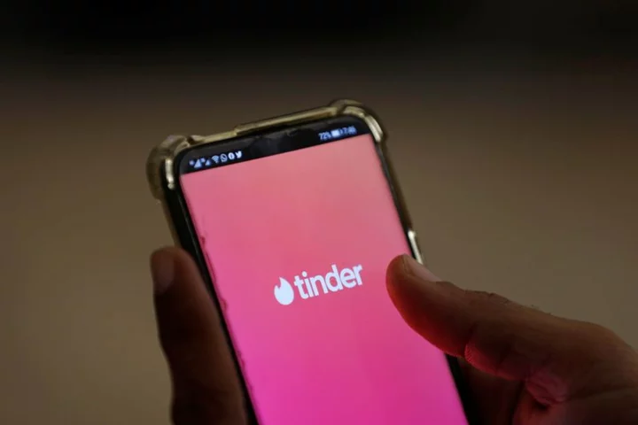 Russian court fines Tinder, Twitch for refusing to localise data