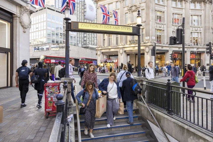 UK Retail Sales Rise Unexpectedly to Underline Resilient Economy