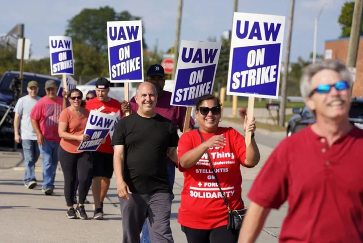 Strikes could idle more Detroit Three auto plants Friday