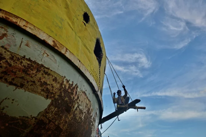 European firms scrap toxic ships on Bangladesh beaches: HRW