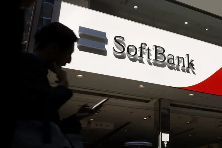 Moody’s Revises Up SoftBank Outlook to Stable After Arm IPO