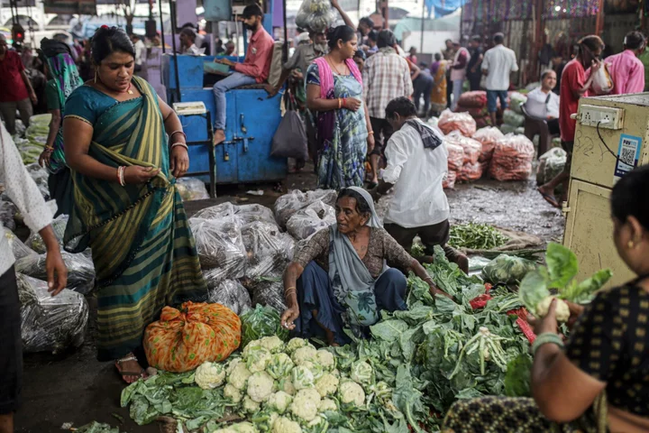 India Inflation Slowdown, Manufacturing Surge Keeps RBI on Watch