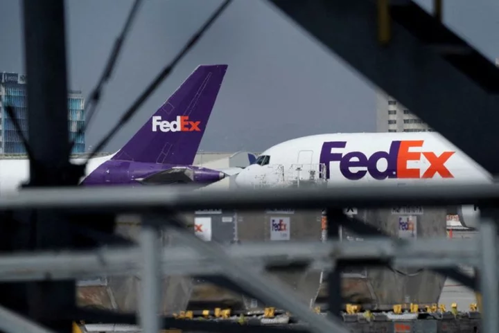 FedEx pilots reject tentative deal, supervised talks likely