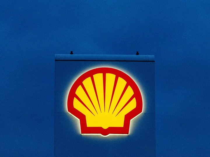 Shell Plans to Sell Stake in Pakistan Unit Amid Economic Crisis