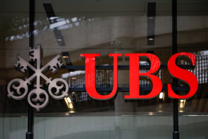 UBS Begins First AT1 Bond Sale Since Credit Suisse Collapse