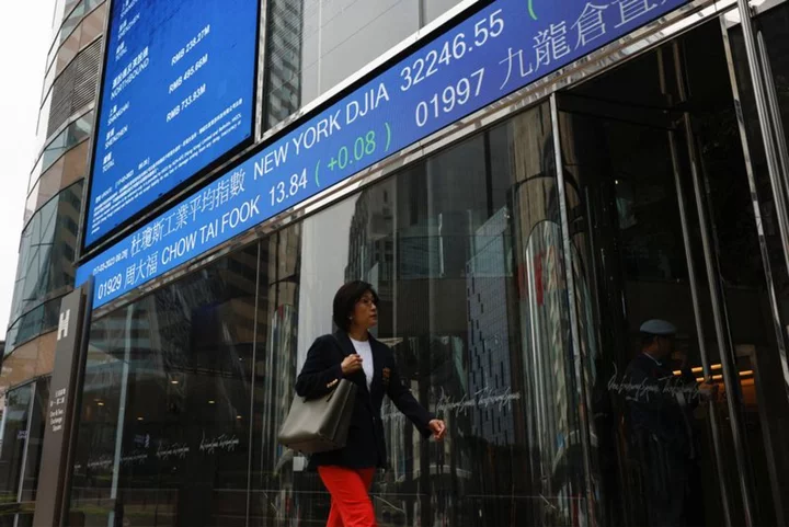 China bank shares slump in Hong Kong after Goldman downgrades