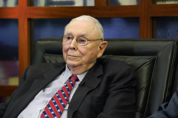 Berkshire Hathaway's Charlie Munger gives $40 million in stock to California museum