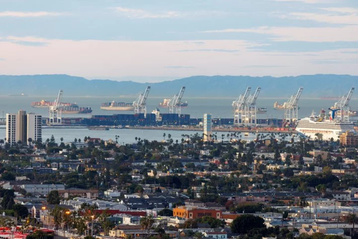 Retailers, manufacturers urge White House to mediate in West Coast ports labor dispute