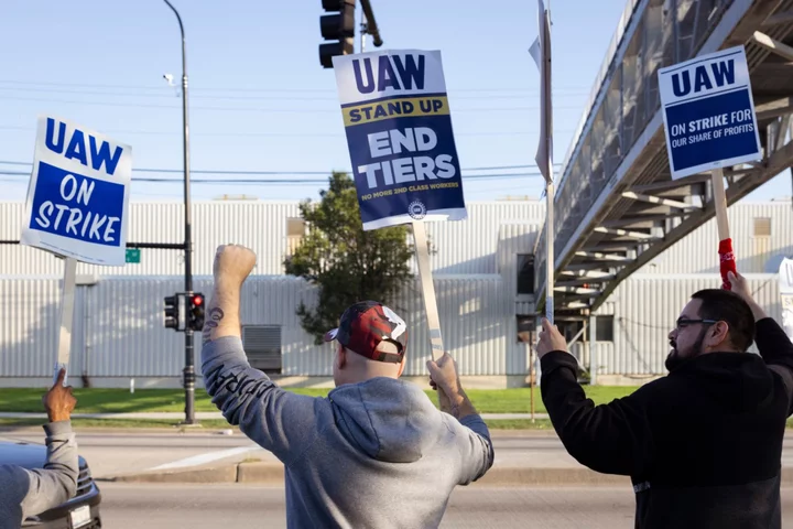 Ford Sweetens Wage Offer in Proposal to Striking UAW Workers